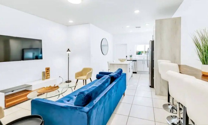 Lake Worth Corridor Wohnung | 'Lavender' at Aviara Lake Worth