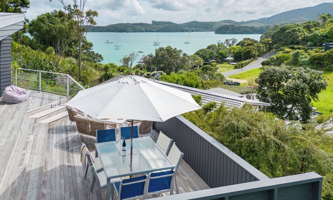 Parekura Bay Haus | Lavish Luxury - Parekura Bay Holiday Home