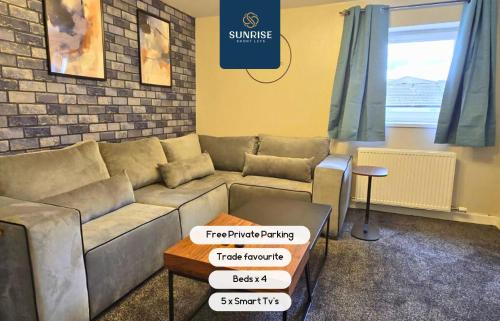 Dundee Wohnung | LAW 1 - INVOICE and REDUCED PRICE are only by SUNRISE SHORT LETS DUNDEE, 4 Rooms, 4 Beds with TV's and Fans, BRAND NEW FURNITURE, FRESHLY REDECORATED Rooms, Free Private Parking, Fully Equipped, Group Favourite, 5 mins TO CENTRE - Long Stays