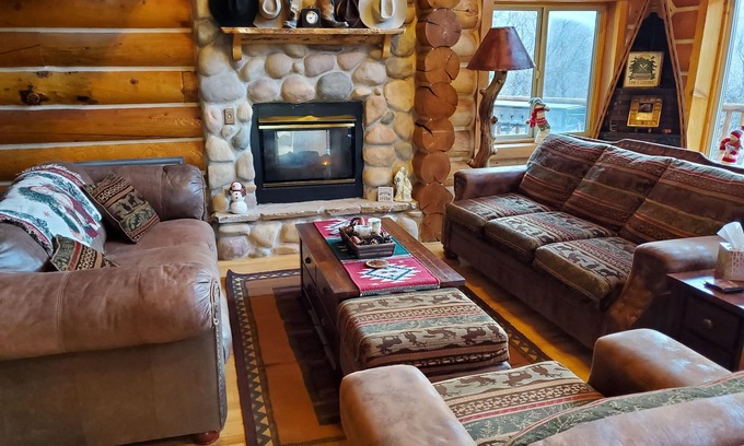 Summit County Kabine | Lazy Bear Hideaway -Your Spacious Mountain Retreat! Sleeps 30
