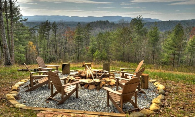 Talking Rock Haus | Lazy Bear Outlook