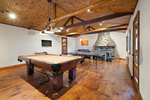 La Minerve Skihütte | Lazy Bear Waterfront Chalet W4 Bdrs And Hot Tub