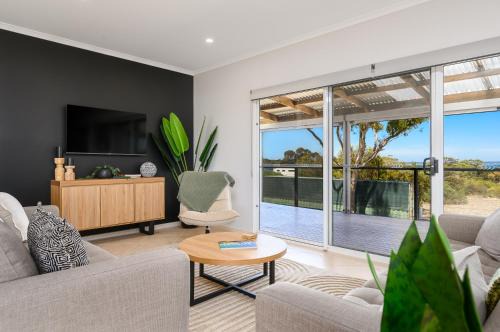 Dudley West Haus | Lazy Breeze Retreat 31 Beach Crescent, Baudin Beach