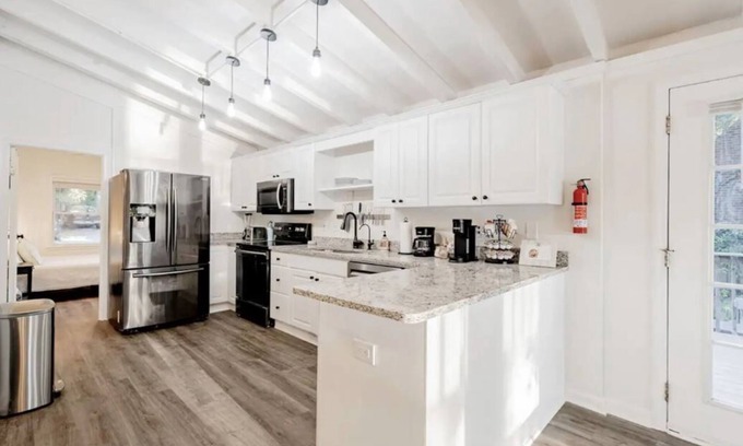 Chapin Hütte | Lazy Creek Cove Cottage on Lake Murray