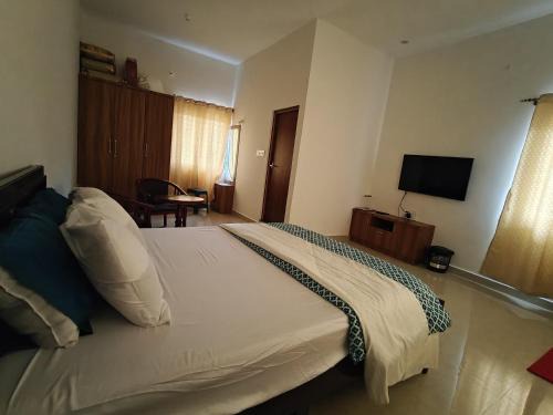 Narasapura Haus | Lazy Daisy Medows R2