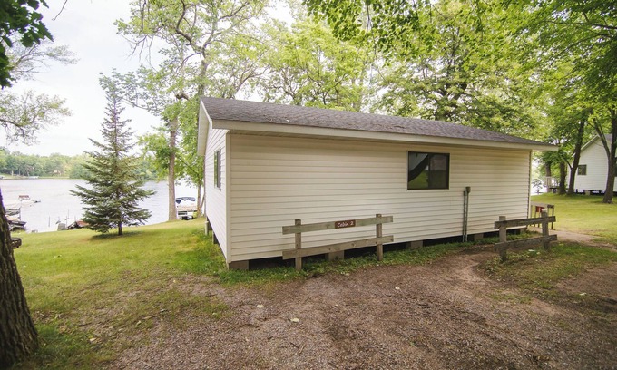 Richmond Kabine | Lazy Days, a 3BR lakefront cabin on the Horseshoe Chain of Lakes in Richmond, MN