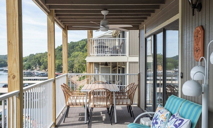 Osage Beach Eigentumswohnung | Lazy Days E-08 - Cozy Waterfront Condo in Osage Beach