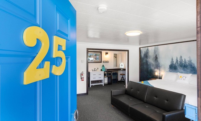 West Yellowstone Hotel | Lazy Duck Inn Room #25 Family Suite