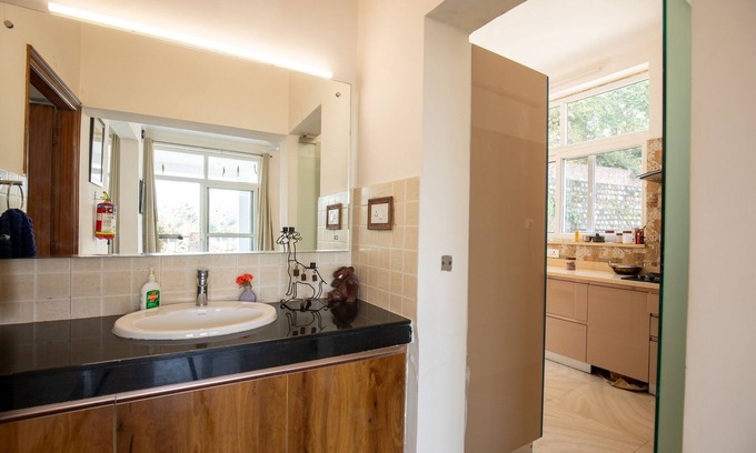 Bullawala Haus | Lazy Fox Hideout - Panoramic View Cottage