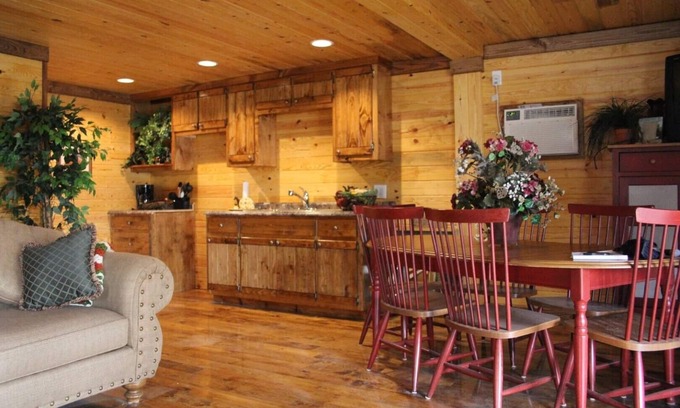 Joppa Haus | Lazy G Cabin #3 Creek Side Cabin