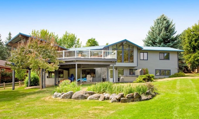 Lakeside Haus | Lazy K on Peaceful Bay - Lake House