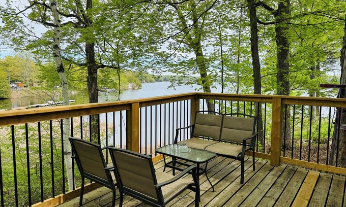 Leeds and the Thousand Islands Kabine | Lazy Maple Cabin on Charleston Lake