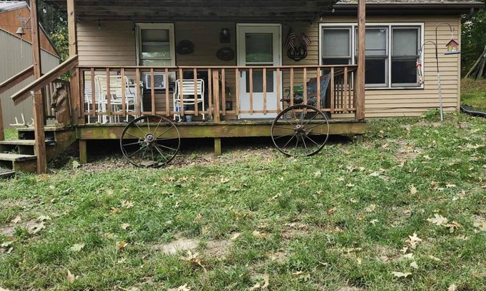 Gerlaw Kabine | Lazy Oaks: Charming cabin on pond with A/C in delightful Little York, Illinois