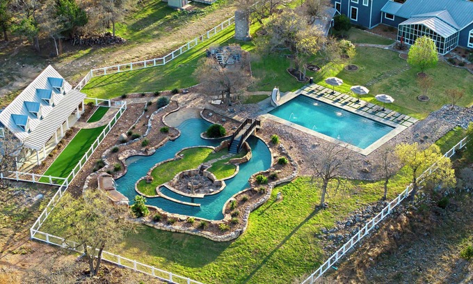 Boerne Haus | Lazy River Ranch -Events, PIckleball, Billiards, Golf