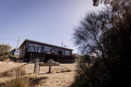 Primrose Sands Haus | 'Lazy Susan's' Waterfront Shack
