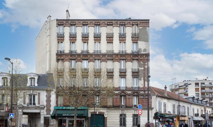 Le Bourget Wohnung | LE BOURGET RER F2 2ème gauche