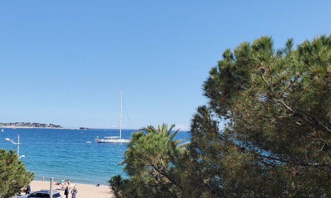 Frejus Port Wohnung | LE CAPITOLE Studio 27m2 air-conditioned sea view with balcony and secure private parking 30M walk from the beach and Port Fréjus