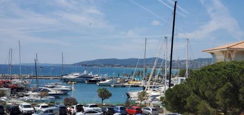 Frejus Port Wohnung | LE CAPITOLE Vue mer Studio cabine 27m2 2 adultes 2 enfants avec climatisation et garage