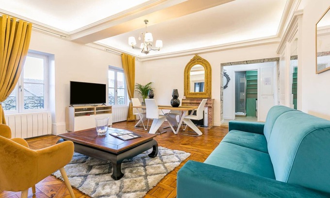 Old Town Wohnung | Le cote d'or- Au cœur du centre ville avec garage - SR Loc