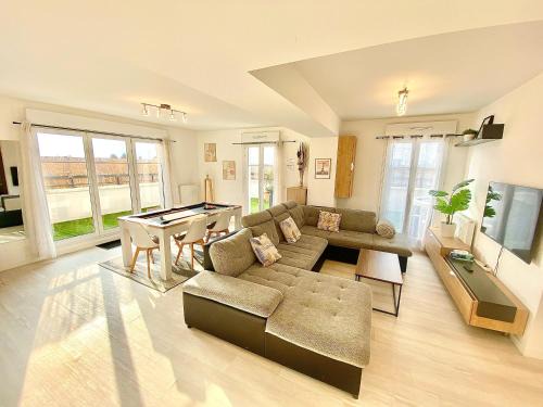 Le Blanc-Mesnil Wohnung | Le Prestige Terrasse-Cocon familial cosy, Billard & Jacuzzi avec vue sur Paris