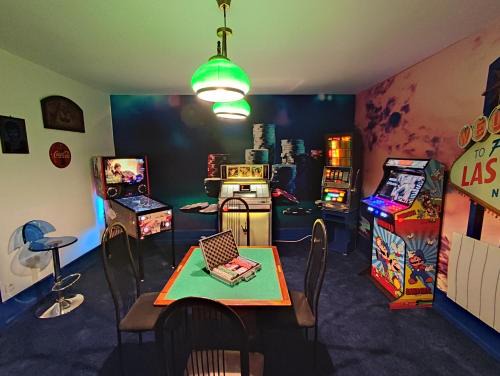 Champagnole Wohnung | LE VEGAS Logis de luxe avec salle de jeux