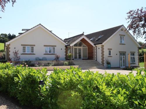 Chippenham Haus | Leafield House Nables Farm