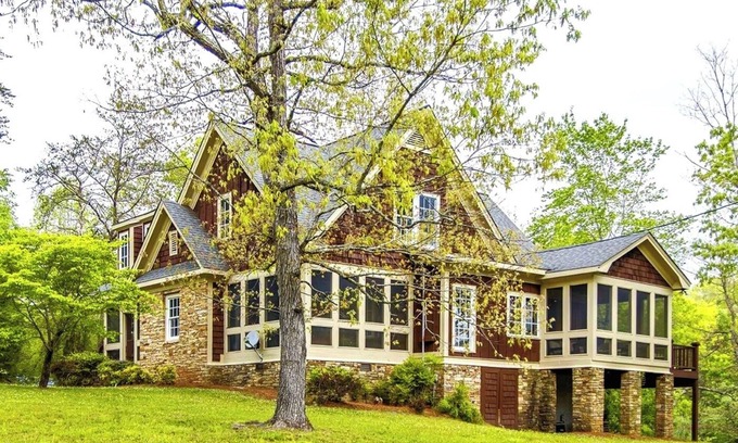 Mentone Haus | Legacy on the Lake-pool table, hot tub, fire pit, 180 views