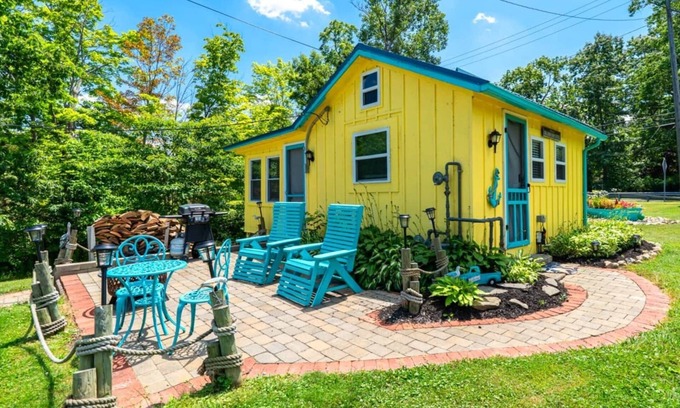 Madison-on-the-Lake Kabine | LEMON DROP LAKE FRONT COTTAGE