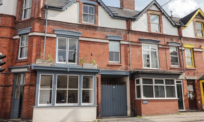 Llandrindod Wells Hütte | Leominster House, LLANDRINDOD WELLS