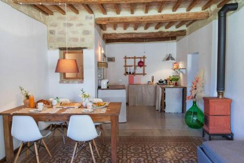 Mondaino Wohnung | Leontine Home in Mondaino by Yohome