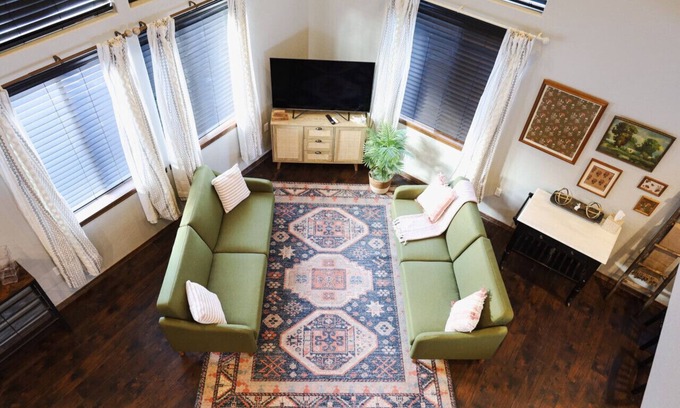 Altamont Haus | Front Street Retreat