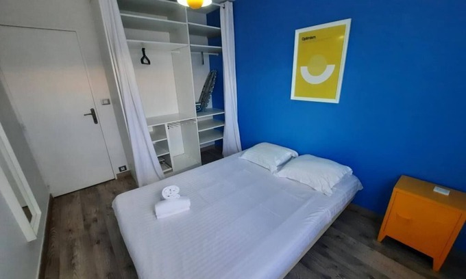 Faubourg North Wohnung | Les Buttes : Apt 2 Prs, 1 bdrm : Private parking lot
