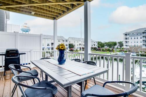 Cambridge Haus | Less Than 1 Mi to Dtwn Waterfront Townhome in Cambridge!