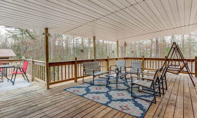 Higden Haus | Less Than 1 Mi to Greers Ferry Lake Dog-Friendly Home!