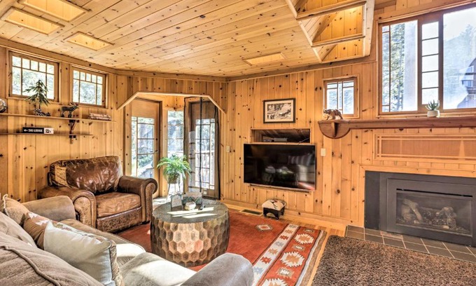 Upper Kingsbury Haus | Less Than 1 Mi to Heavenly Lifts Tahoe Area Townhome!