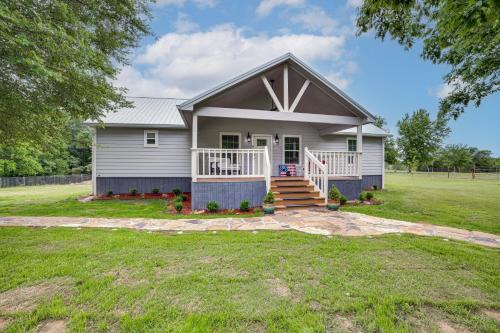Yantis Haus | Less Than 1 Mi to Lake Fork Appy Haven in Yantis