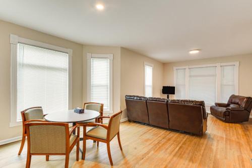 Galesburg Wohnung | Less Than 1 Mi to Main St Quiet Apartment in Galesburg!