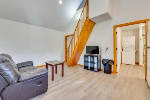 Stockdale Haus | Less Than 1 Mi to Main St Quiet Home with Yard in Stockdale