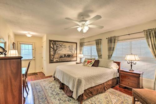Oakwood Wohnung | Less Than 1 Mi to Kyle Field Cozy Studio with Outdoor Space