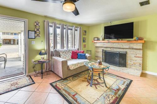 Colington Haus | Less Than half Mi to Beach Access and Pier OBX Getaway