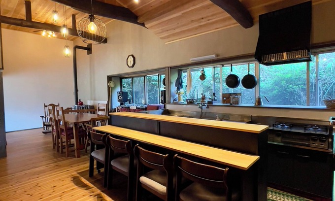 Ena Bed & Breakfast | Let's "do nothing" in the tranquil mountains. [Empanada specialty store attached].