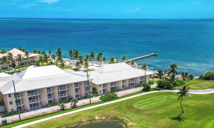 Crystal Harbour Wohnung | Let's Runaway to the Island! 3 Island View Units, Pets Allowed, Near Camana Bay!