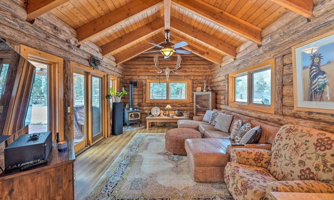 Hailey Haus | Life on Easy Street w/ Hot Tub: 7 Mi to Dwtn!