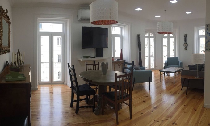 Penha de Franca Wohnung | LEICHT GEFÜLLTES OFFENES KONZEPT 3 BR MIT A / C IN LISSABON IM HISTORISCHEN GEBÄUDE