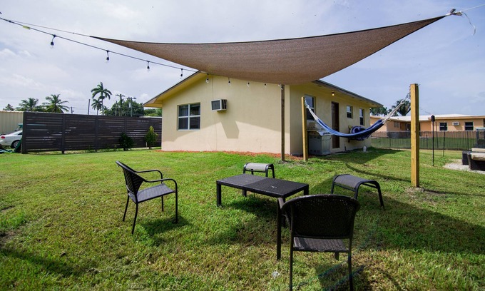 Pahokee Haus | Cozy Lake Home w/ Ranch Flair & Hammock + Firepit