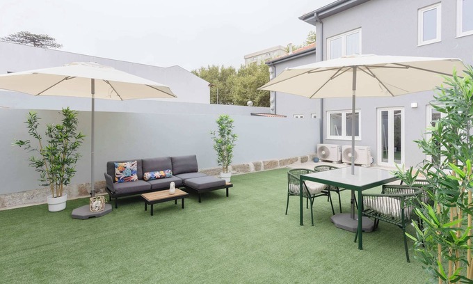 Leixões Haus | Liiiving in Matosinhos- Colorwave Terrace House