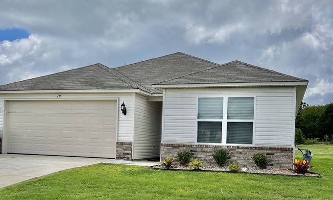 Conway Haus | Like New Home close to town family friendly, quiet and close to amenities.