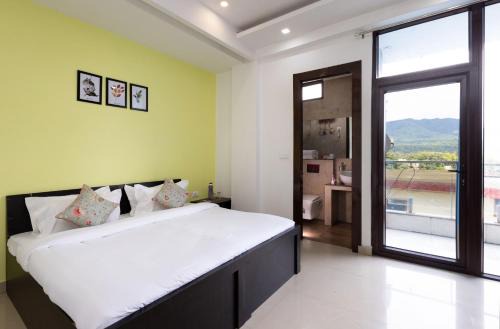 Rishikesh Wohnung | Lily 3BHK by Wabi Sabi Stays with Private Balcony
