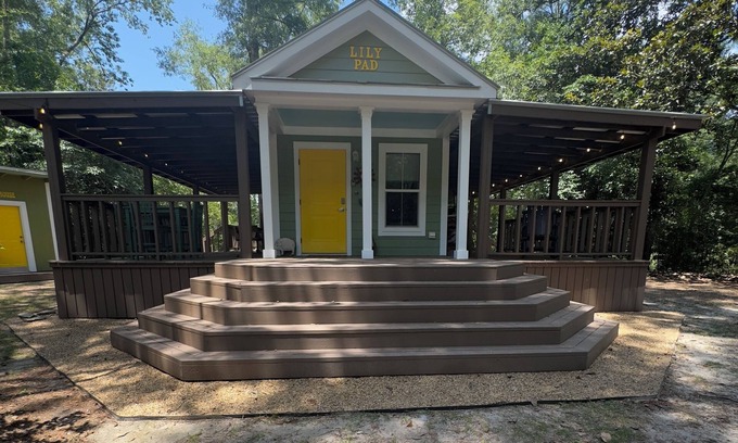 Stone County Hütte | Lily Pad cottage in Wiggins, just 10 minutes to the town center