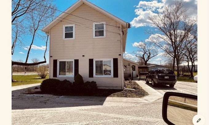 Oak Harbor Haus | Limestone Corner Bungalow